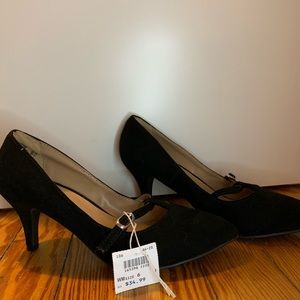 Fioni Women’s Black 1 1/2 inch heels